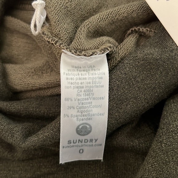 - Lovely Anthropologie sub brand Sundry pair of super soft leggings brand … - Picture 8 of 8